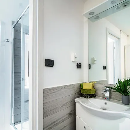 Apartament Joivy Chic 5-bed Near Duomo Di *