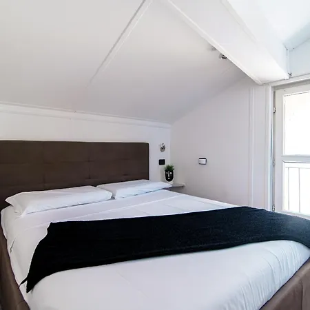 Apartament Joivy Chic 5-bed Near Duomo Di *