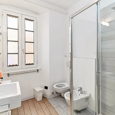 Joivy Chic 5-bed Near Duomo Di Apartament