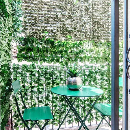 Joivy Chic 5-bed Near Duomo Di Apartament